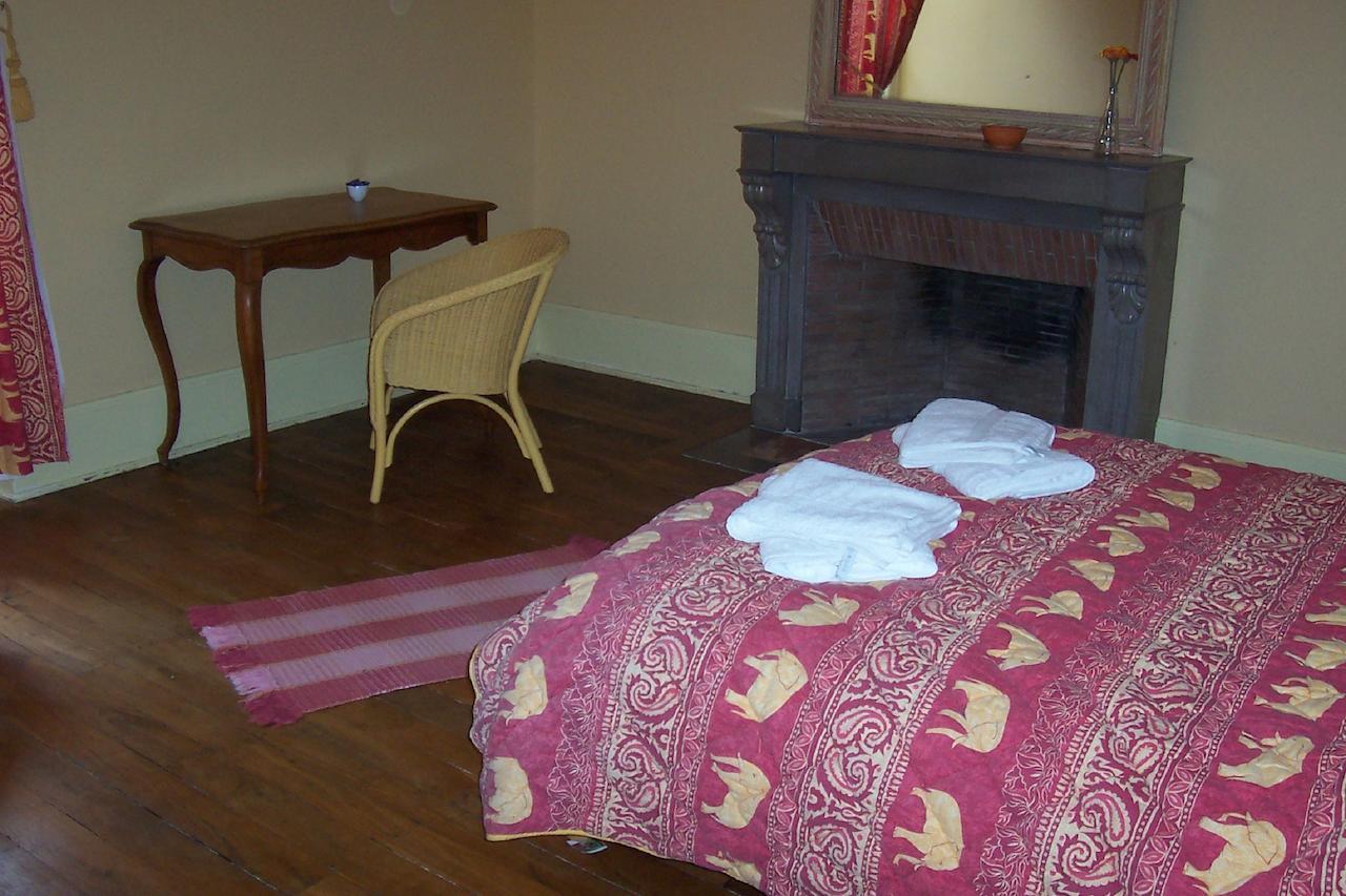 Chateau Champigny Bed and Breakfast Maillet  Habitación foto