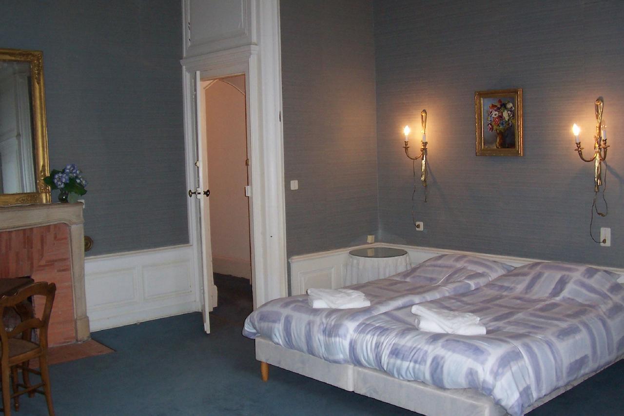 Chateau Champigny Bed and Breakfast Maillet  Habitación foto