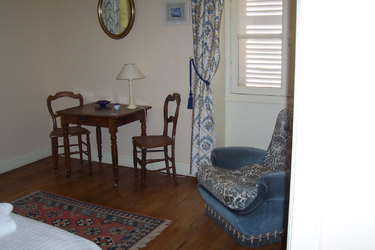 Chateau Champigny Bed and Breakfast Maillet  Habitación foto