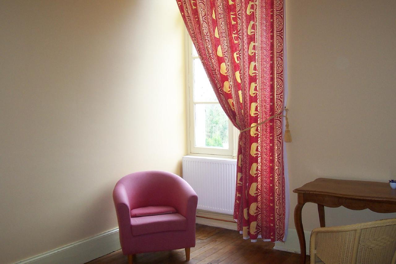 Chateau Champigny Bed and Breakfast Maillet  Habitación foto